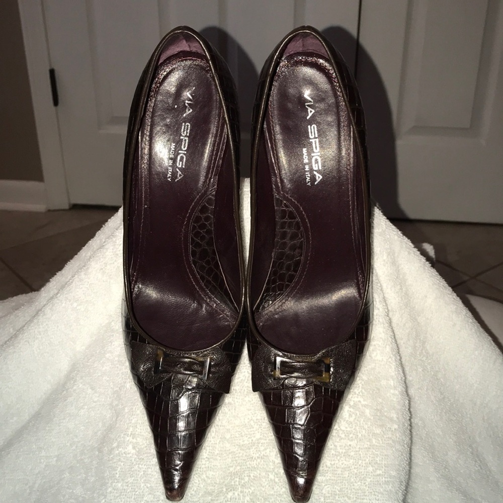 Ladies classic Via Spiga pump